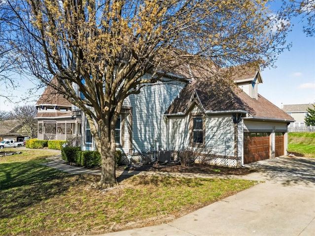 15401 Antioch Road, Overland Park, KS 66221