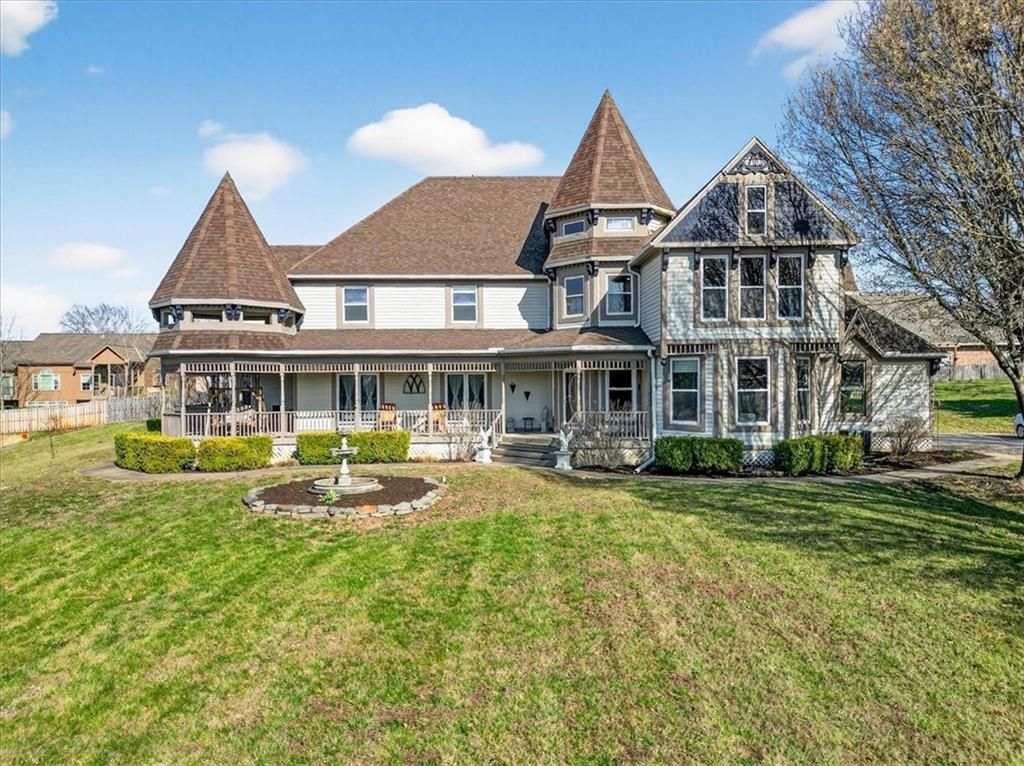 15401 Antioch Road, Overland Park, KS 66221