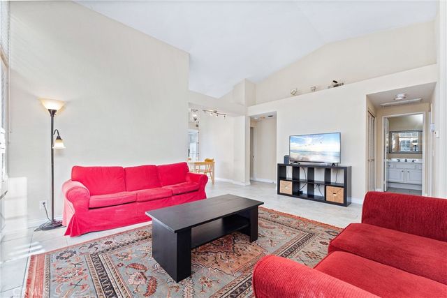 84 Agostino, Irvine, CA 92614