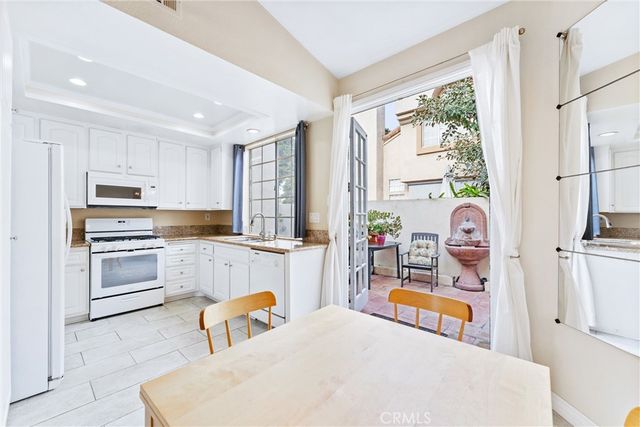 84 Agostino, Irvine, CA 92614