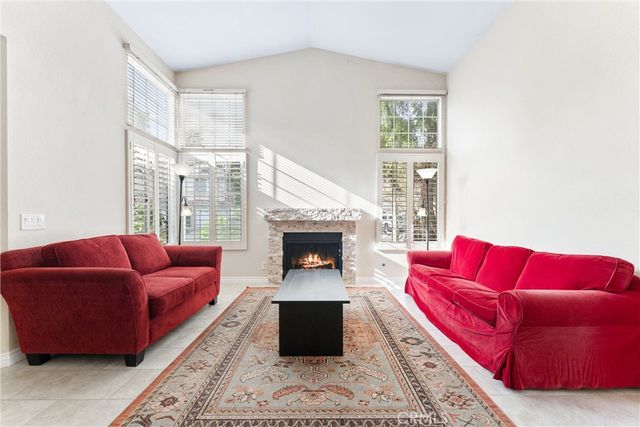 84 Agostino, Irvine, CA 92614