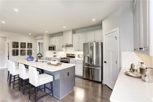 325 Tributary LN, Carrollton, VA 23314