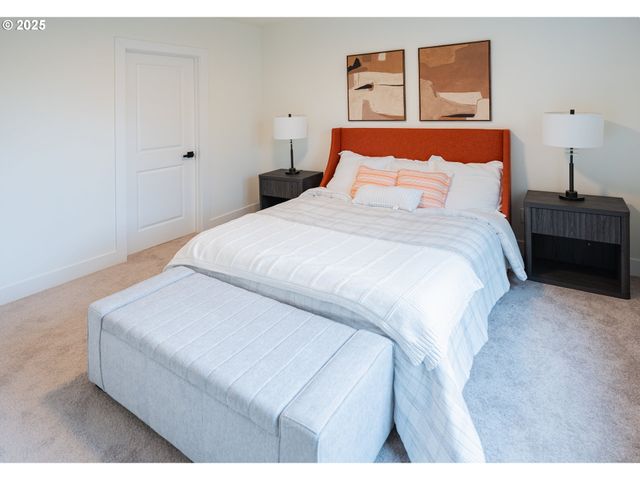 9326 Se MILL St, Portland, OR 97216