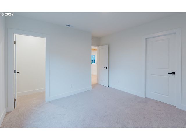 9326 Se MILL St, Portland, OR 97216