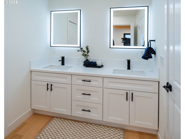 9326 Se MILL St, Portland, OR 97216