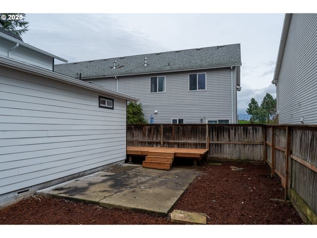 9326 Se MILL St, Portland, OR 97216