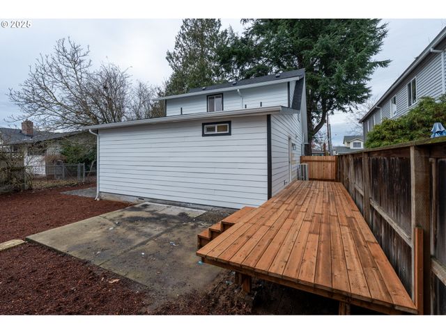 9326 Se MILL St, Portland, OR 97216