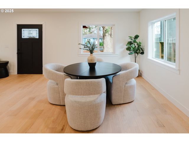 9326 Se MILL St, Portland, OR 97216