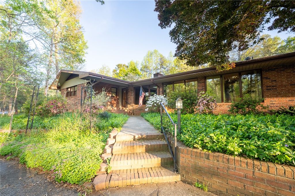 139 Todds Creek Road, Central, SC 29630