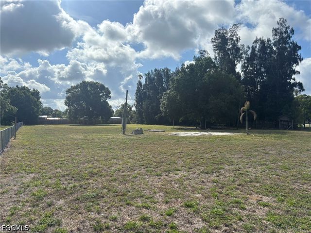 7949 McDaniel DR, North Fort Myers, FL 33917