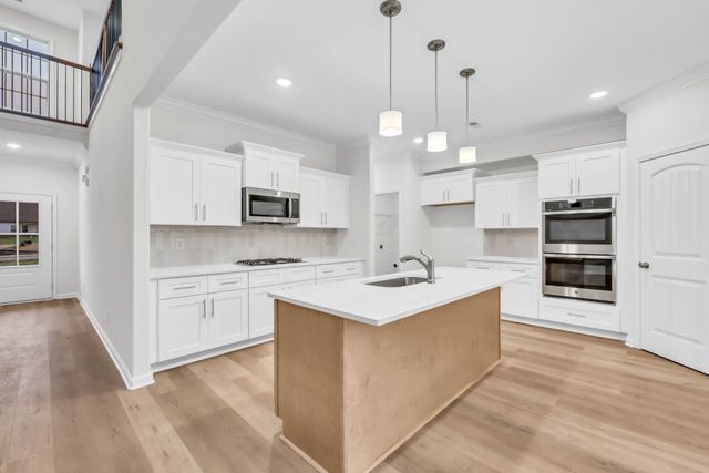 1338 English Oak Dr, Clarksville, TN 37043