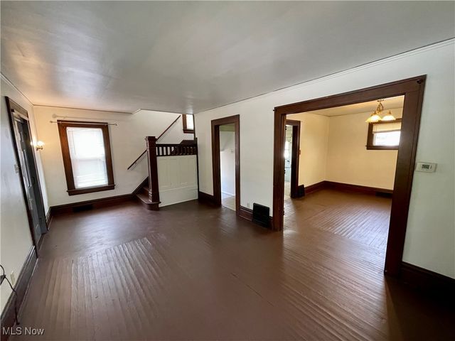 203 E York Street, Akron, OH 44310