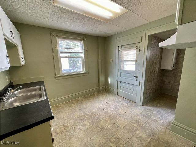 203 E York Street, Akron, OH 44310