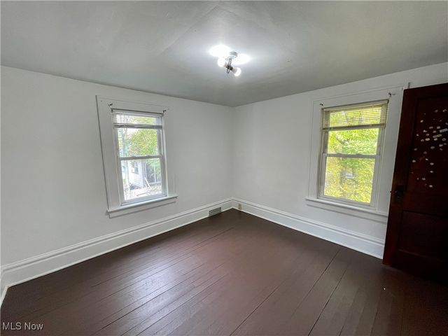 203 E York Street, Akron, OH 44310