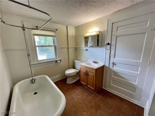 203 E York Street, Akron, OH 44310