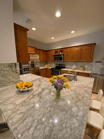 1032 Sequoia Ln, Weston, FL 33327