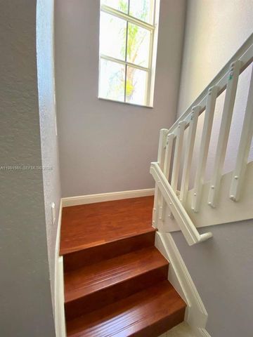 1032 Sequoia Ln, Weston, FL 33327