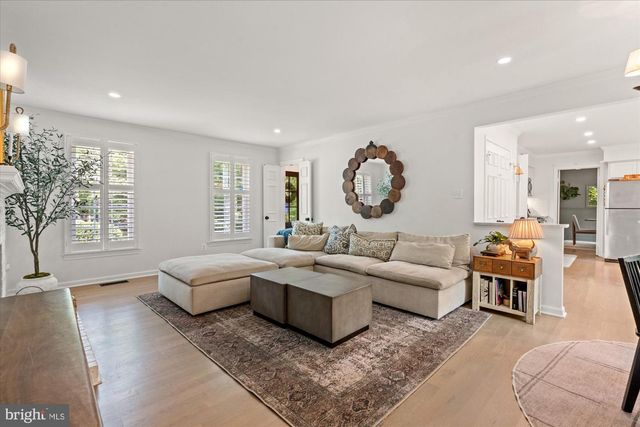 11300 TIMBERLINE DR, Oakton, VA 22124