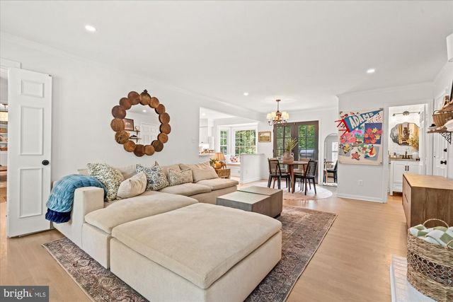 11300 TIMBERLINE DR, Oakton, VA 22124