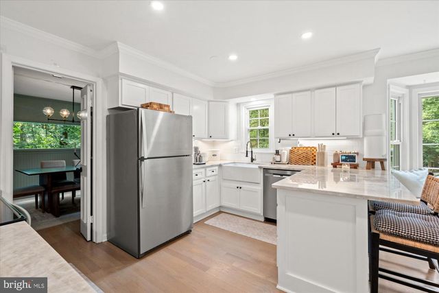 11300 TIMBERLINE DR, Oakton, VA 22124