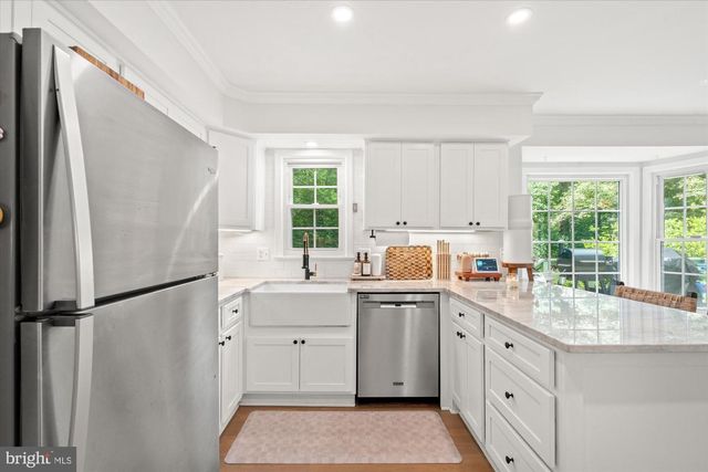 11300 TIMBERLINE DR, Oakton, VA 22124