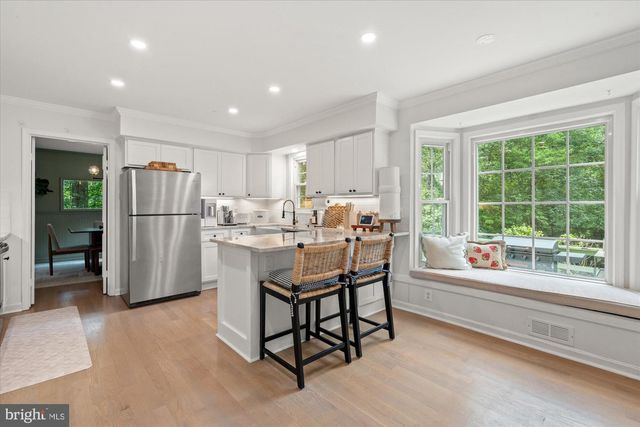 11300 TIMBERLINE DR, Oakton, VA 22124