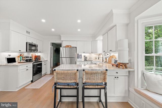 11300 TIMBERLINE DR, Oakton, VA 22124