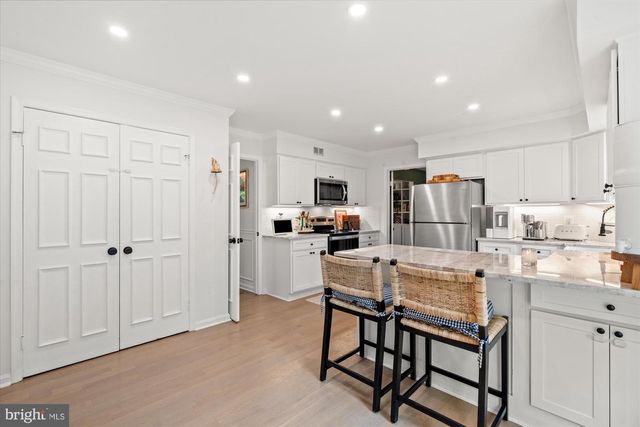 11300 TIMBERLINE DR, Oakton, VA 22124