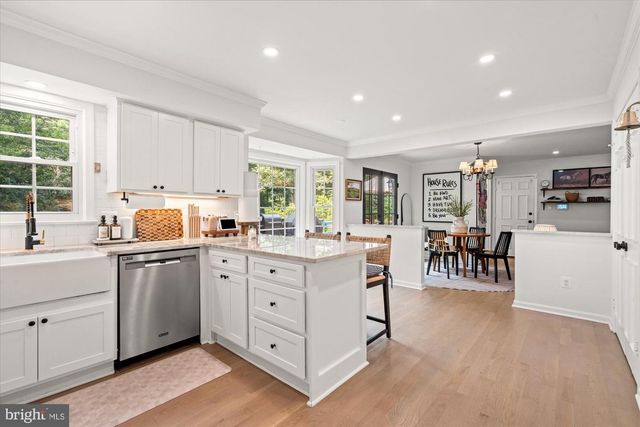 11300 TIMBERLINE DR, Oakton, VA 22124