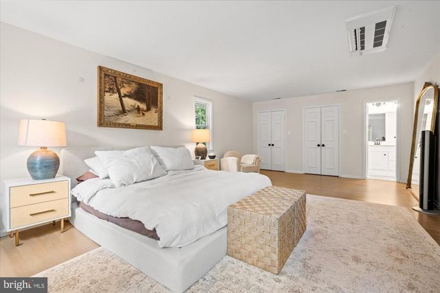 11300 TIMBERLINE DR, Oakton, VA 22124