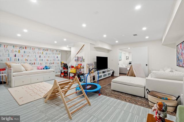11300 TIMBERLINE DR, Oakton, VA 22124