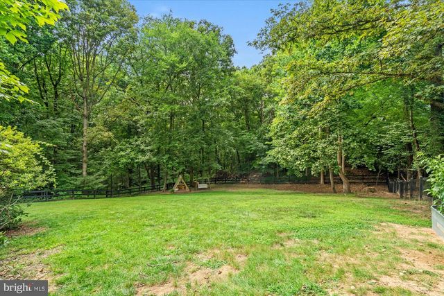 11300 TIMBERLINE DR, Oakton, VA 22124