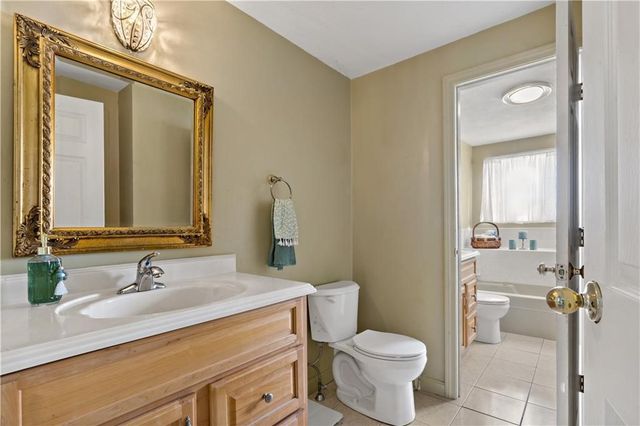 18 Pond Court C, North Providence, RI 02904
