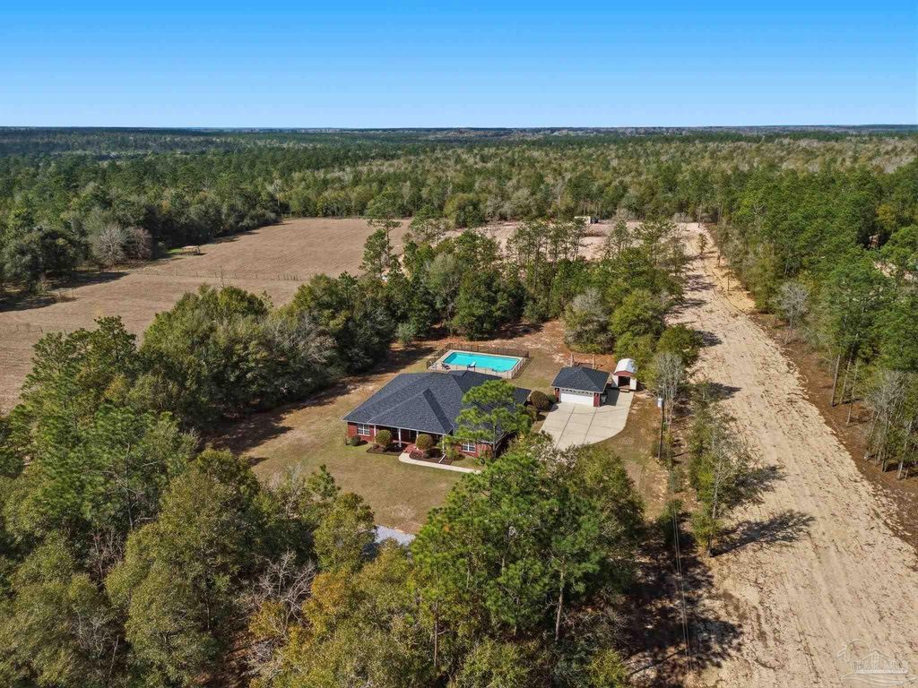 7963 N Hwy 87, Milton, FL 32570