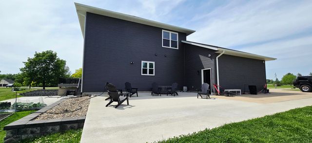 2988 Cottonwood Place, Charles City, IA 50616