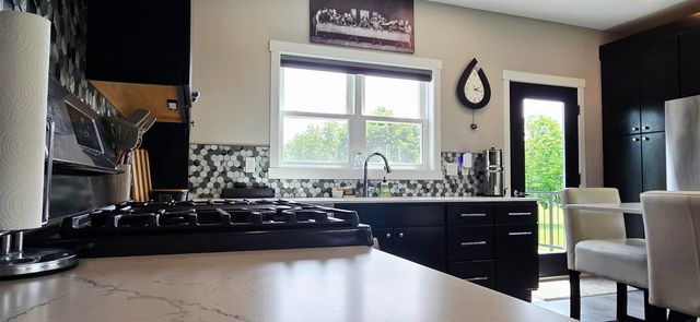 2988 Cottonwood Place, Charles City, IA 50616
