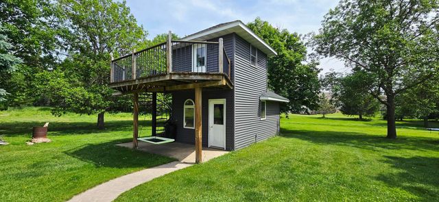 2988 Cottonwood Place, Charles City, IA 50616