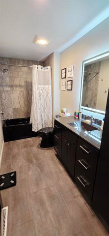 2988 Cottonwood Place, Charles City, IA 50616