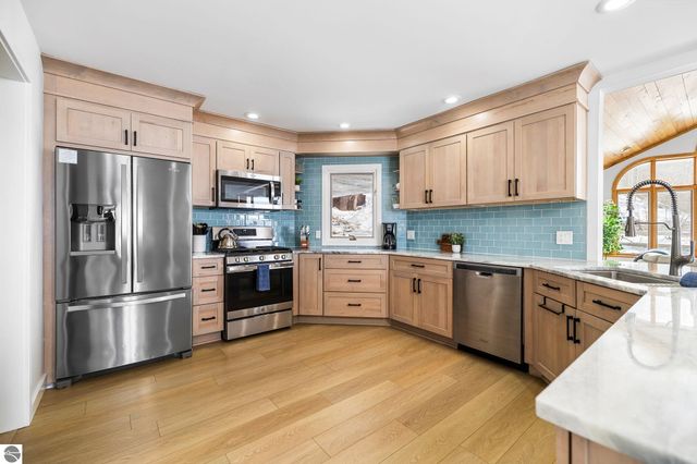 3142 Crystal Drive, Beulah, MI 49612