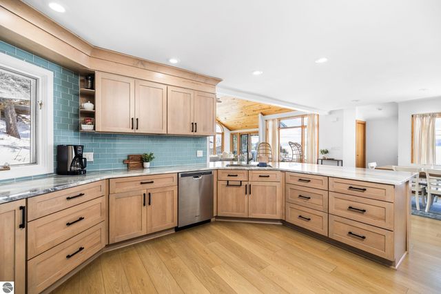 3142 Crystal Drive, Beulah, MI 49612