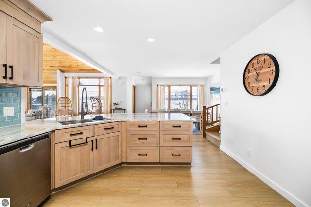 3142 Crystal Drive, Beulah, MI 49612