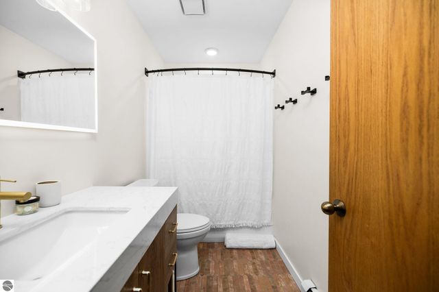 3142 Crystal Drive, Beulah, MI 49612