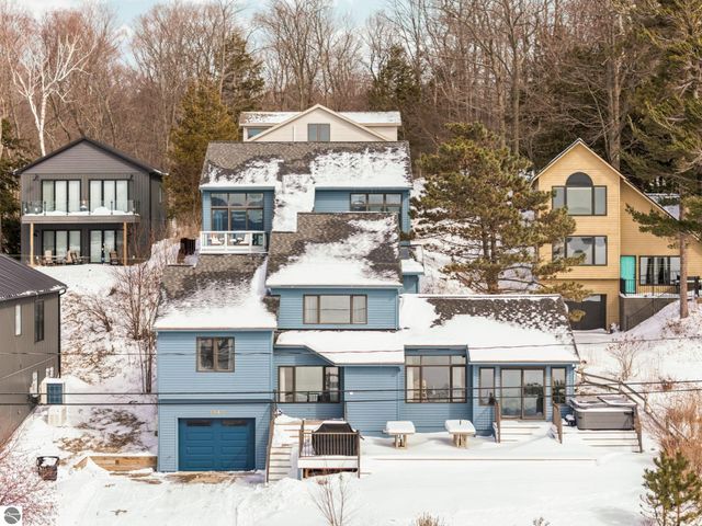 3142 Crystal Drive, Beulah, MI 49612