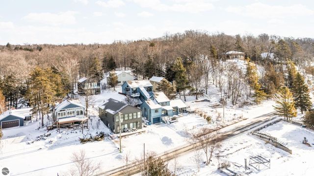 3142 Crystal Drive, Beulah, MI 49612