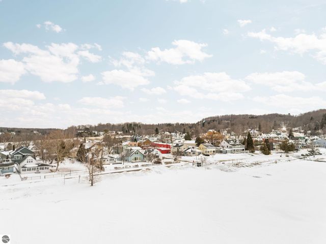 3142 Crystal Drive, Beulah, MI 49612