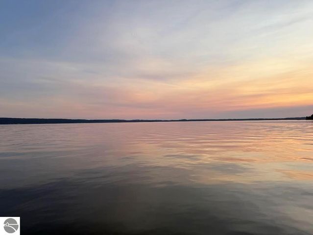 3142 Crystal Drive, Beulah, MI 49612