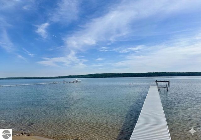 3142 Crystal Drive, Beulah, MI 49612