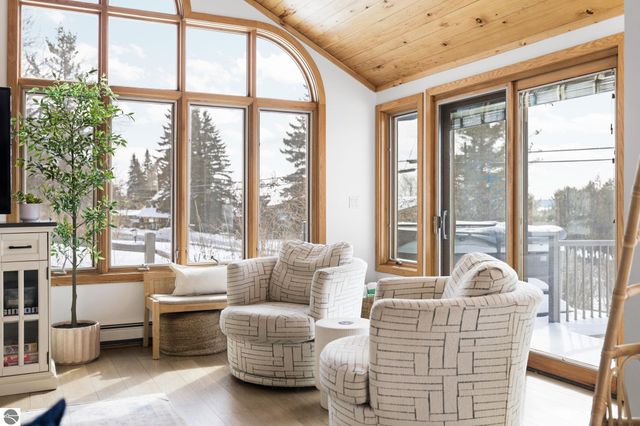 3142 Crystal Drive, Beulah, MI 49612