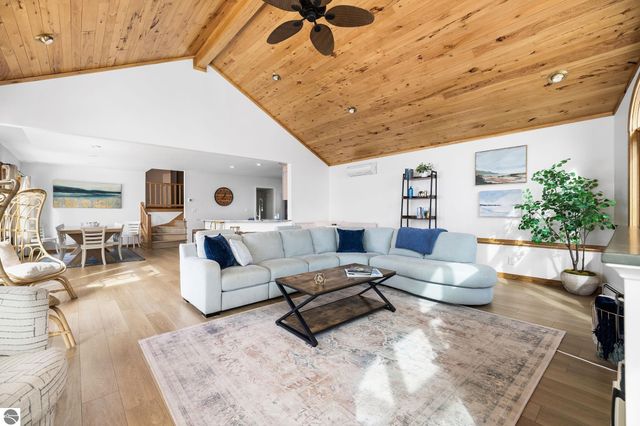 3142 Crystal Drive, Beulah, MI 49612