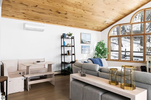 3142 Crystal Drive, Beulah, MI 49612